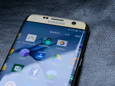 samsung galaxy cellphone displaying apps